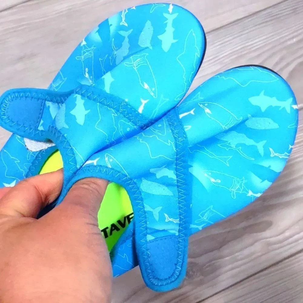 (54-1889) HIITAVE Water Shoes Sz 12/13